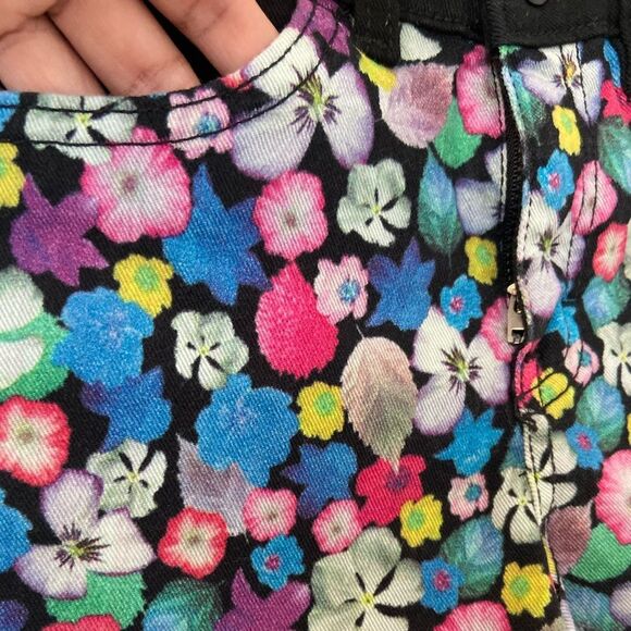 H&M NWOT Black & Floral Denim Shorts - Picture 4 of 12